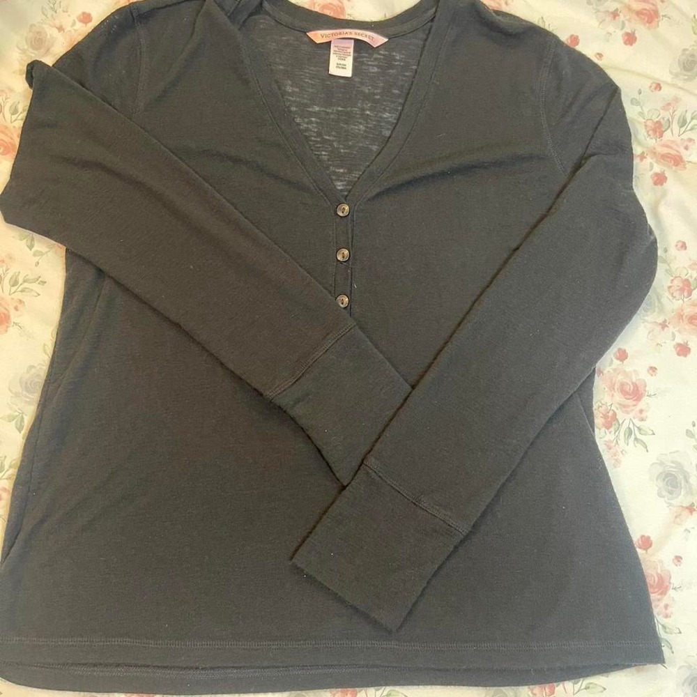 Victoria's Secret Women's Black Henley Long Sleeve Top‎ Size Small 20"PTP 24"L